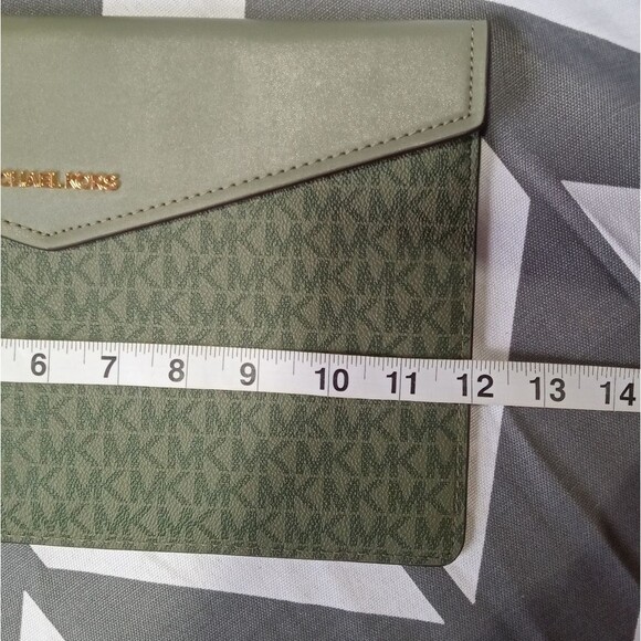 Michael Kors Oversized Envelope Wristlet/Clutch nwot - Picture 3 of 8